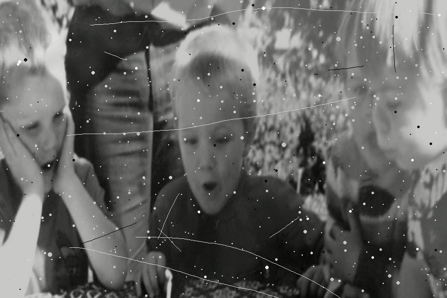 Svartvitt 35 mm-negativ från 1960-talet, rå skanning med synliga repor och damm eftersom Digital ICE inte fungerar på silverfilm